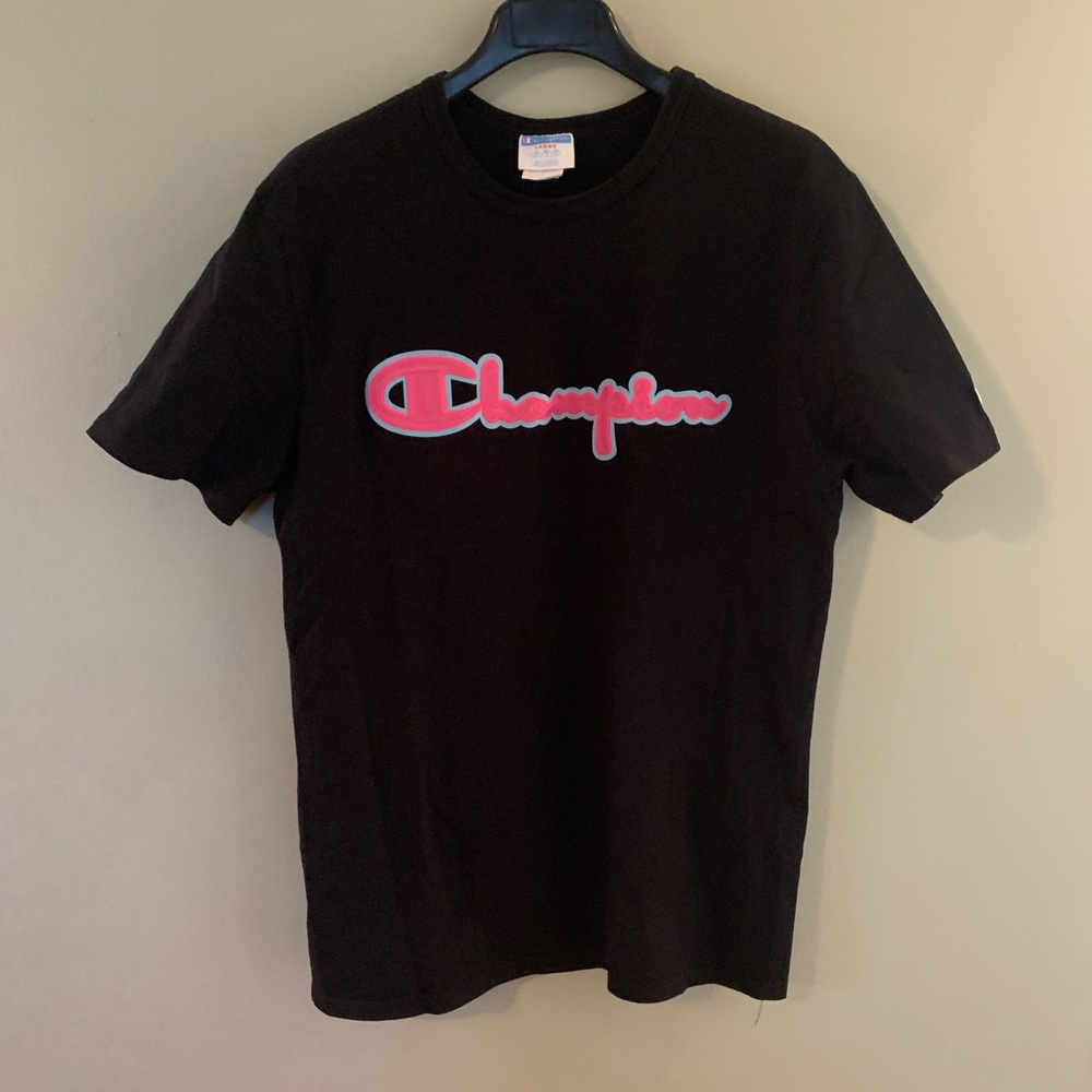 Champion men’s short sleeve tee shirt size L.